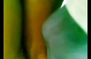 فيديو مجاني 129: مذهلة شقراء في السراويل الجينز في DA bus.