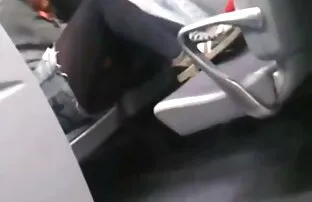 فيديو مجاني اشتعلت الفتيات في القطار