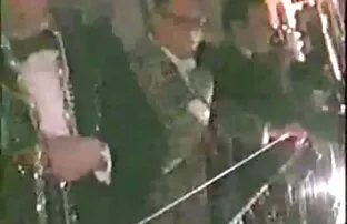 فيديو مجاني الفتيات يمصن الغرباء في الأماكن العامة في ماردي غرا