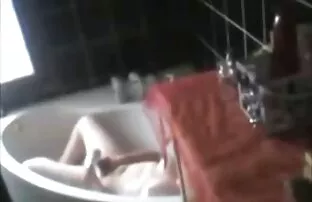 فيديو مجاني كاميرا خفية يمسك أختي استمناء في الحمام
