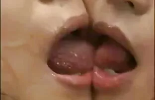 فيديو مجاني قبلة مثليه الآسيوية