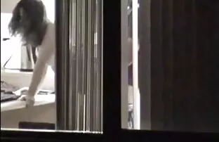 فيديو مجاني يحصل مسمر نافذة اختلس النظر فتاة أمام النافذة