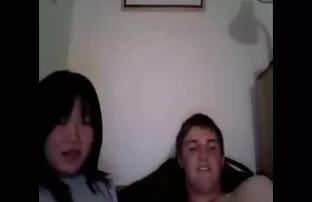 فيديو مجاني لطيف فتاة آسيوية يحصل على الوجه من صديقها الأبيض