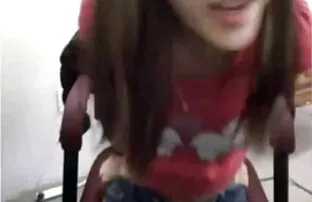 فيديو مجاني الآسيوية فاتنة مدرب بعيدا أثناء وجوده على كام في العمل!