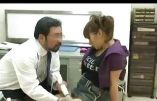 فيديو مجاني تذهب المراهقة الحامل إلى الطبيب