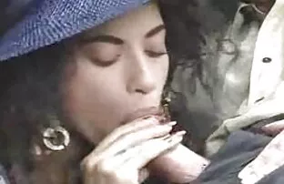 فيديو مجاني جوليا شانيل