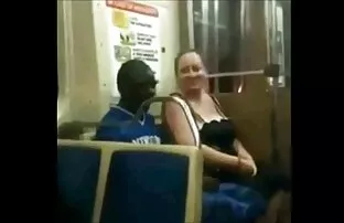 فيديو مجاني BBW وقحة مص ديك أسود في القطار