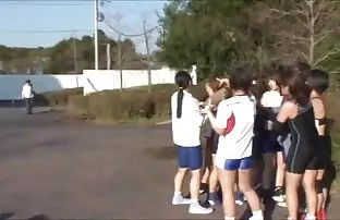 فيديو مجاني الفتاة اليابانية رفع الرجل الدب