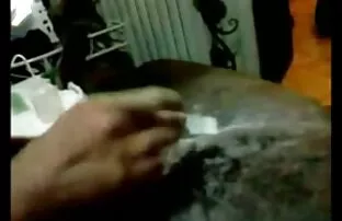 فيديو مجاني الرجل الأسود قرنية يحصل على كرات مشمع والديك!