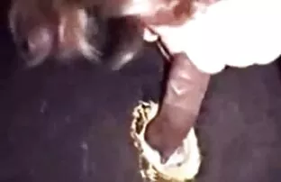 فيديو مجاني على الأسود