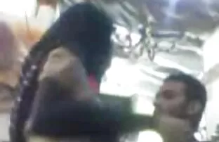 فيديو مجاني العربية مص الثدي