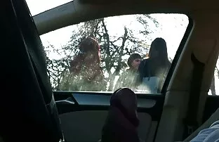 فيديو مجاني فلاش سيارة 4 فتيات في محطة للحافلات