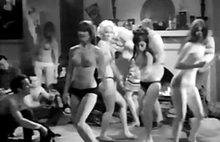 فيديو مجاني حفلة كلاسيكية: كلية البنات 1968 شهوانية