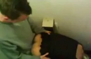 فيديو مجاني فتاة سخيف صديقة اشتعلت برأسها في المرحاض