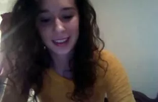 فيديو مجاني فتاة خجولة على الكاميرا