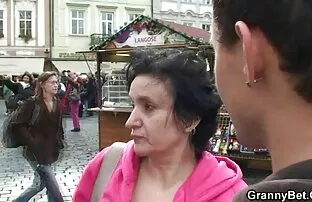 فيديو مجاني عجوز سائح جدة يقفز على قضيبه