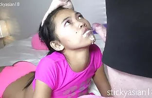 فيديو مجاني 18 الكرز يأخذ الديك لزجة في فمها الجميل