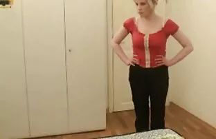 فيديو مجاني وبخت عمة ابنتها ثم امتص قضيبه.