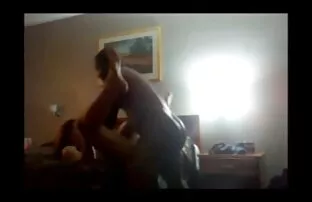 فيديو مجاني زوجة الغش استغل من قبل الأسود على كاميرا خفية.